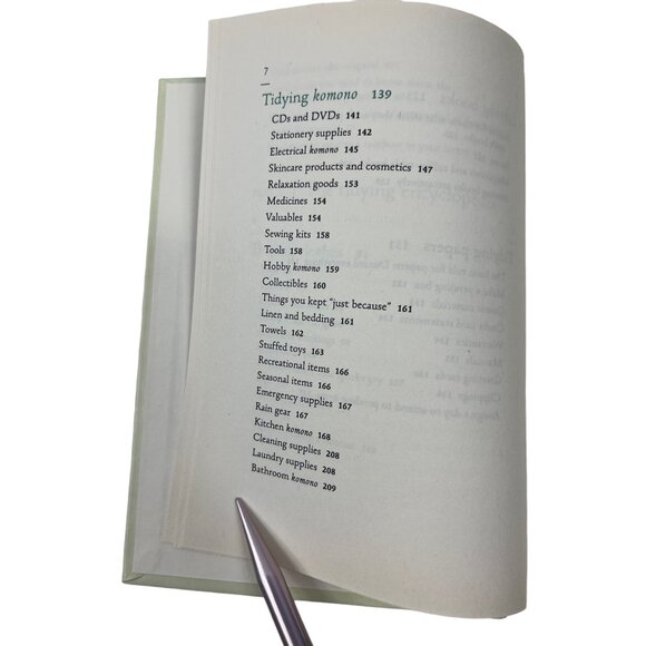 Spark Joy:  An Illustrated Master Class on the Art of Organizing and Tidying Up - Picture 11 of 16